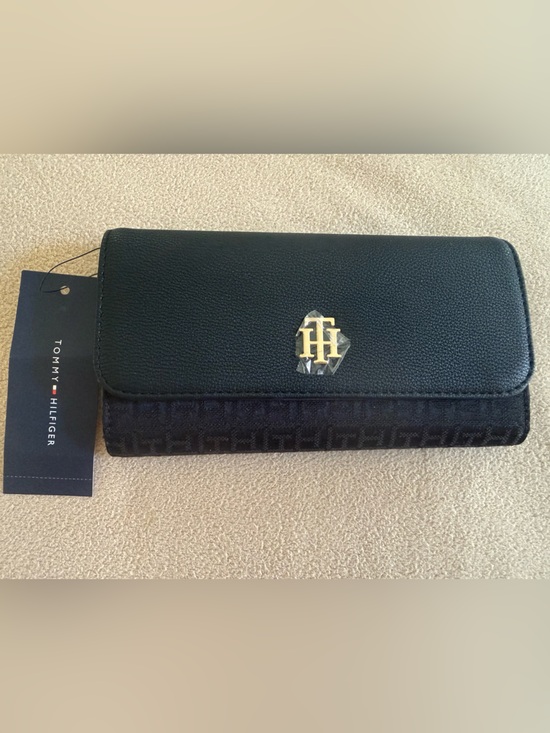 Tommy Hilfiger Handbags - Tommy Hilfiger Wallet Women XW06382 973 0GJ  $68.00 NWT